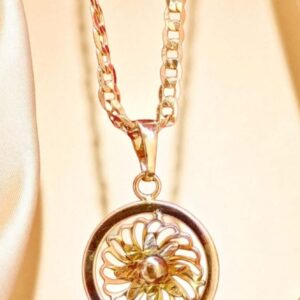 🌼Where Elegance Blooms — La Zyr’s Floral Radiance Pendant🌼